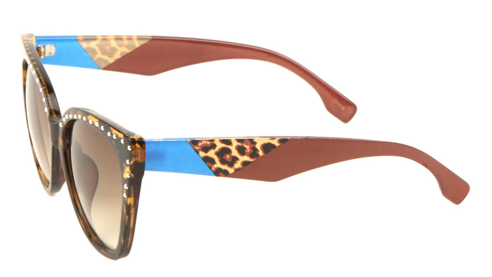 Timeless glamour and sophistication are beautifully embodied in our exquisite collection of fashion sunglasses